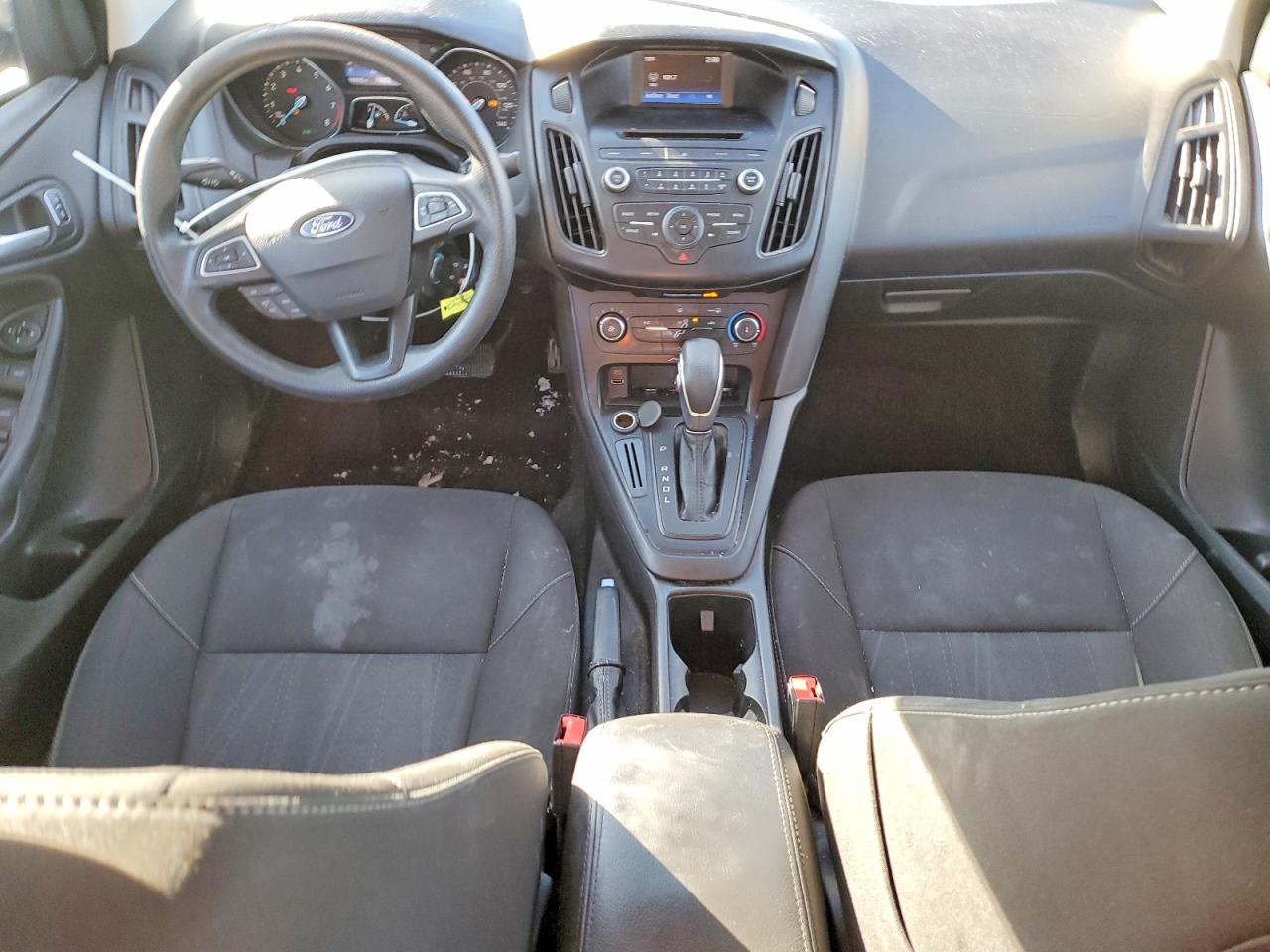 2017 FORD FOCUS SE photo 22