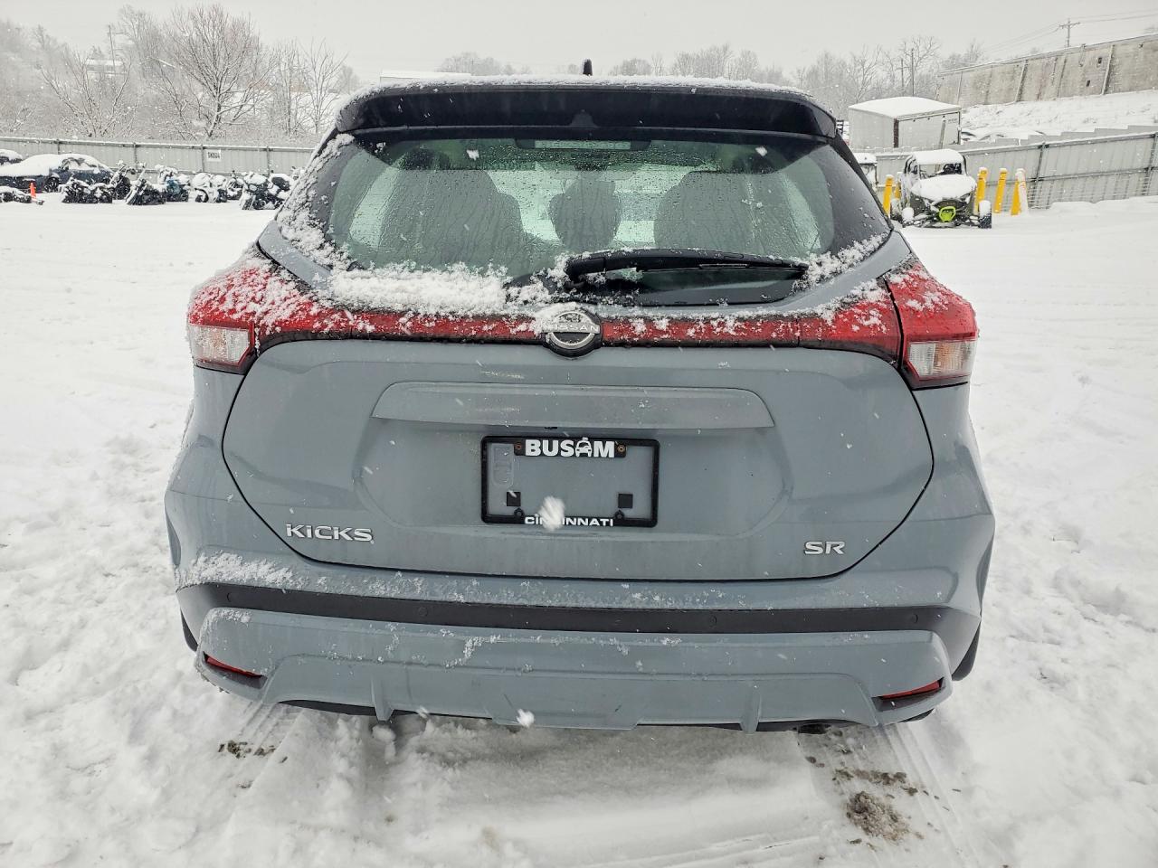 2022 NISSAN KICKS SR photo 11