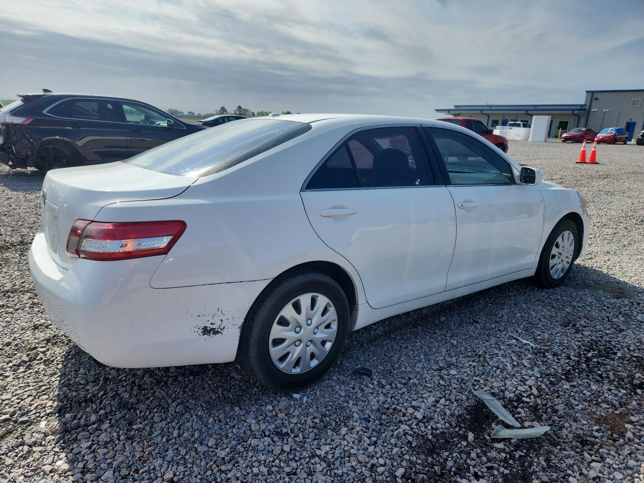 2011 TOYOTA CAMRY BASE photo 3