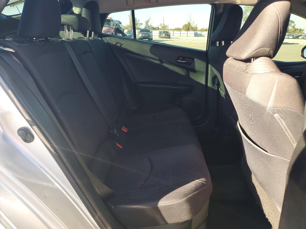 2018 TOYOTA PRIUS photo 10
