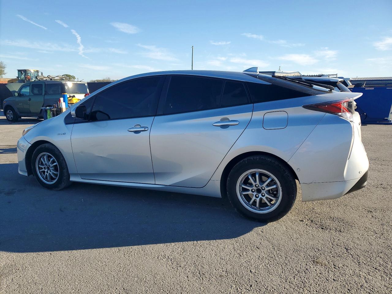 2018 TOYOTA PRIUS photo 2