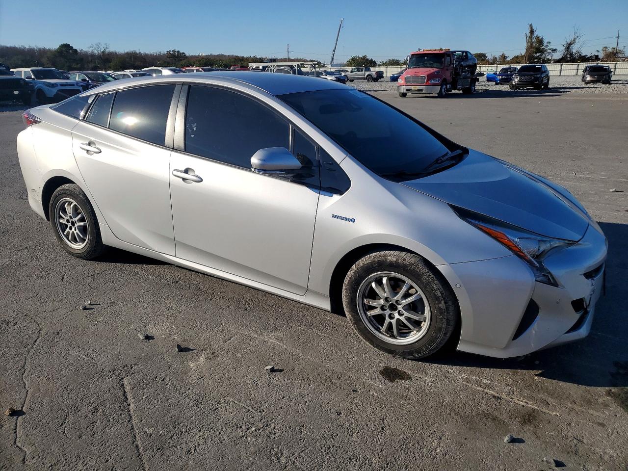 2018 TOYOTA PRIUS photo 4