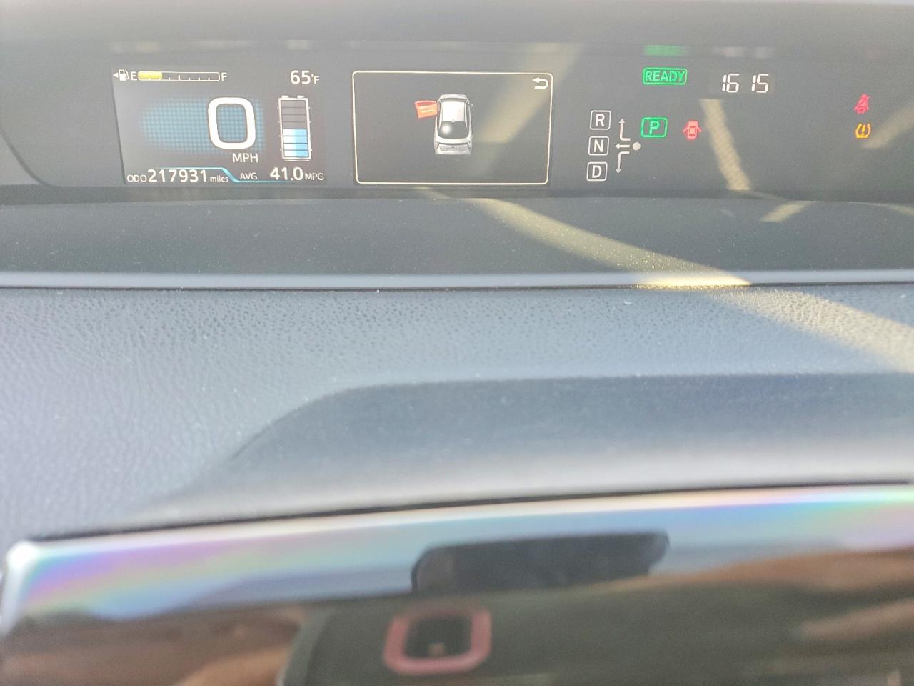 2018 TOYOTA PRIUS photo 9
