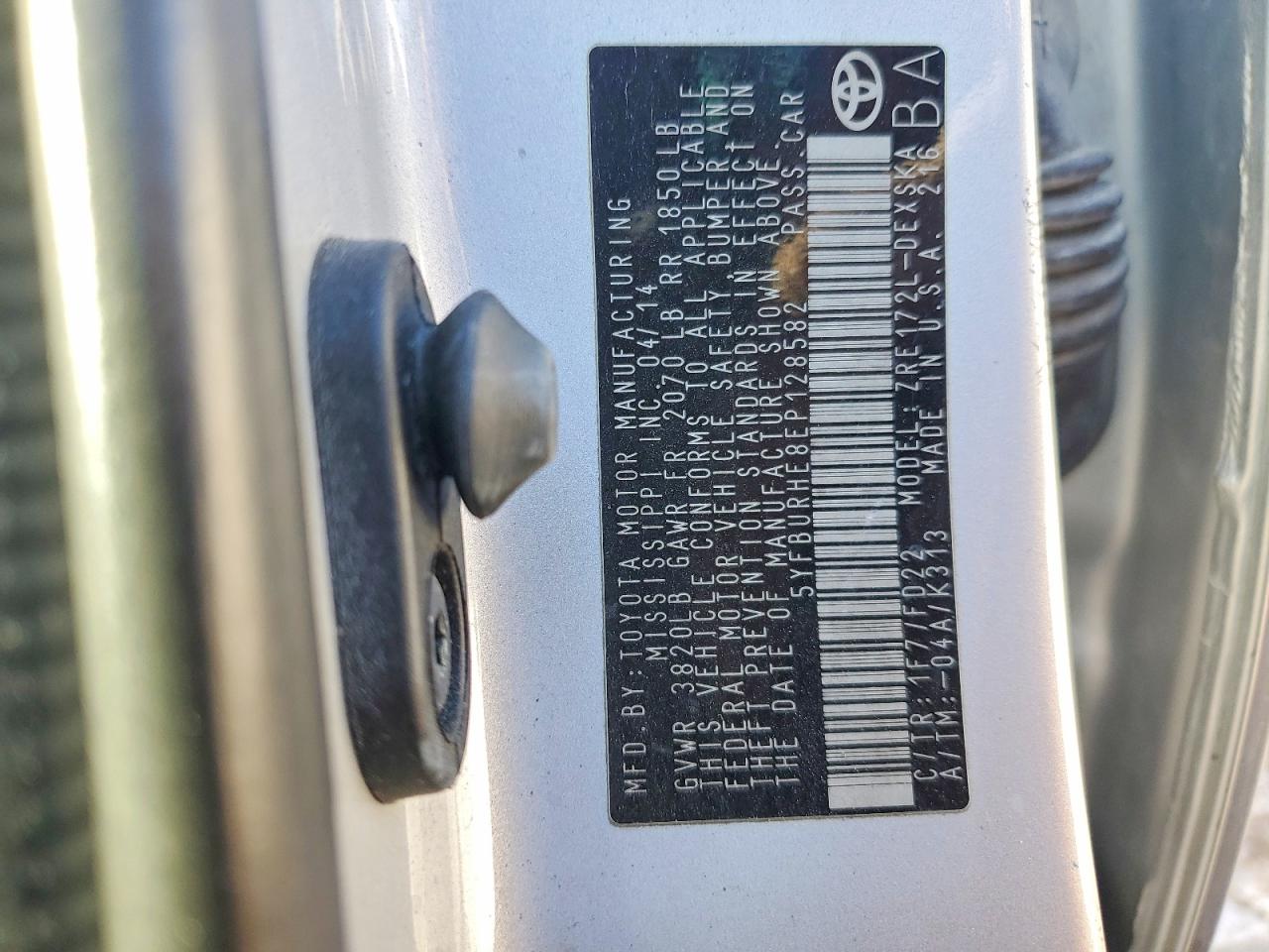 2014 TOYOTA COROLLA L photo 37