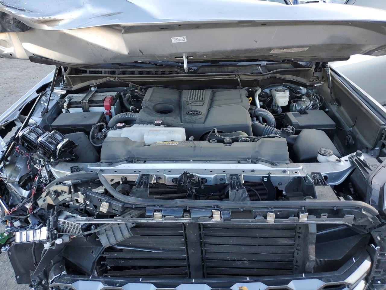 2024 TOYOTA TUNDRA PLATINUM photo 31