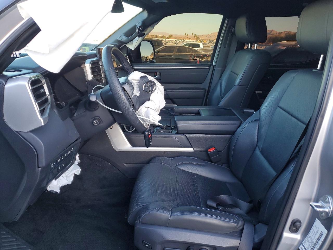 2024 TOYOTA TUNDRA PLATINUM photo 19