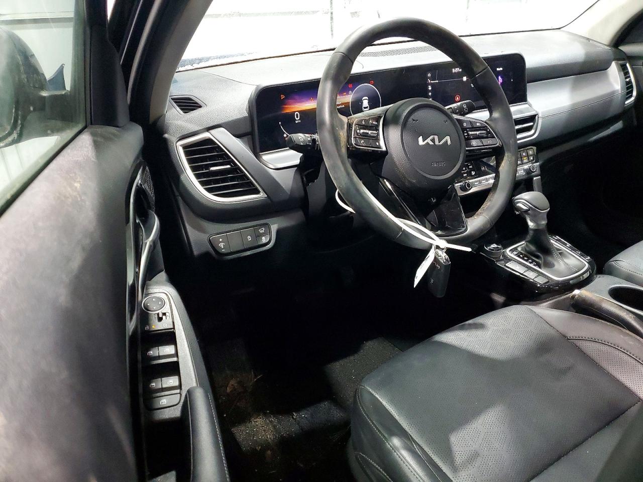 2025 KIA SELTOS EX photo 15
