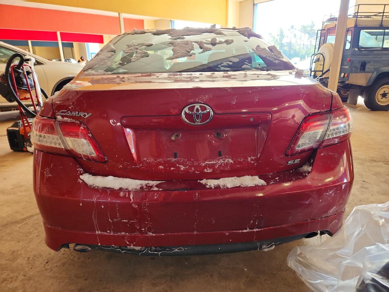 2010 TOYOTA CAMRY BASE photo 11