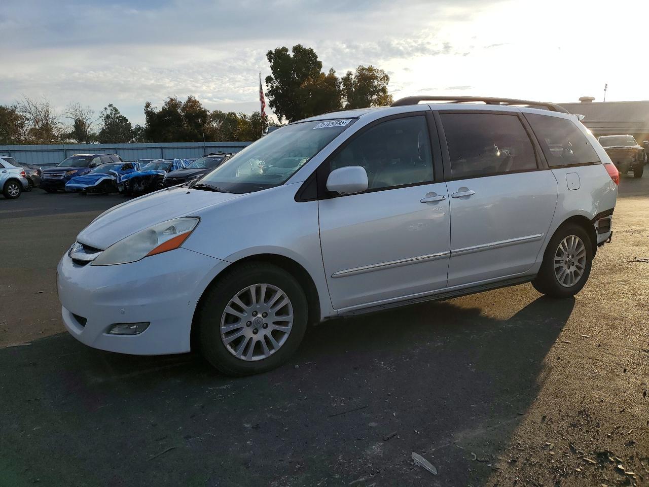 2008 TOYOTA SIENNA
