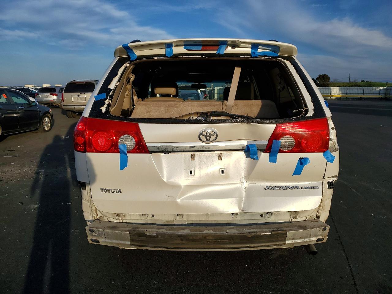 2008 TOYOTA SIENNA XLE photo 21