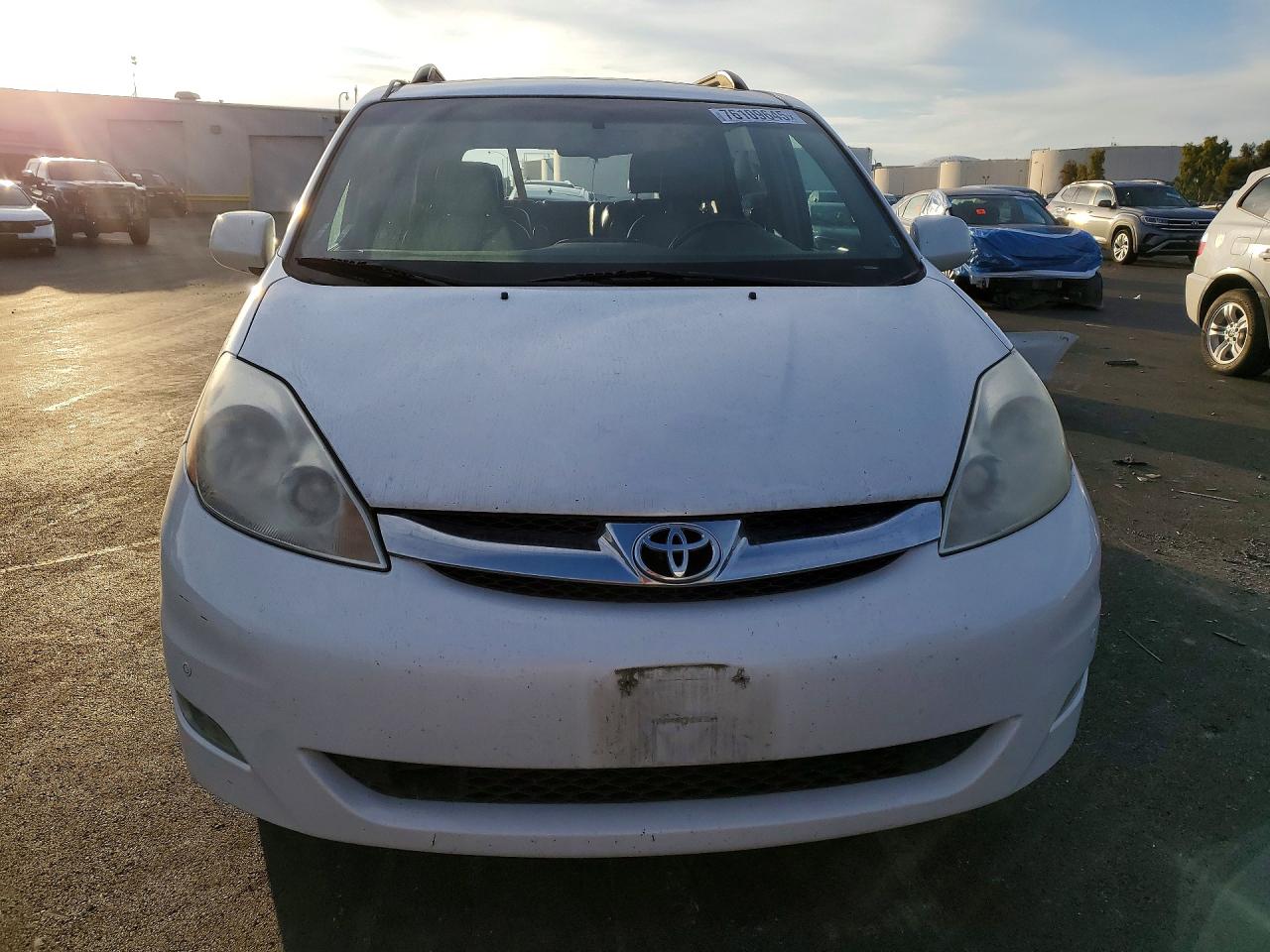 2008 TOYOTA SIENNA XLE photo 17