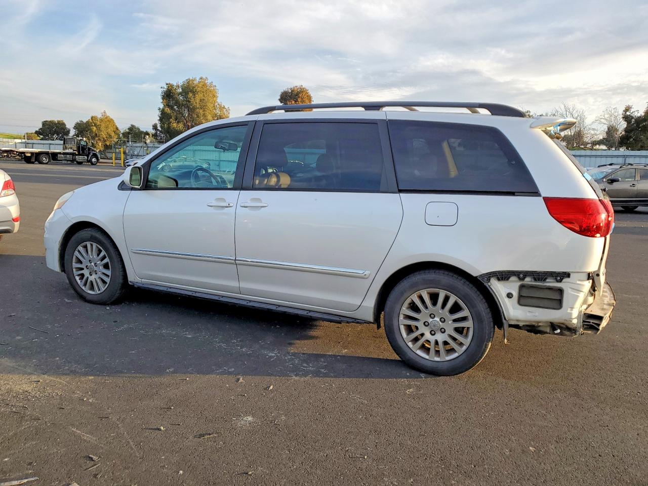2008 TOYOTA SIENNA XLE photo 5