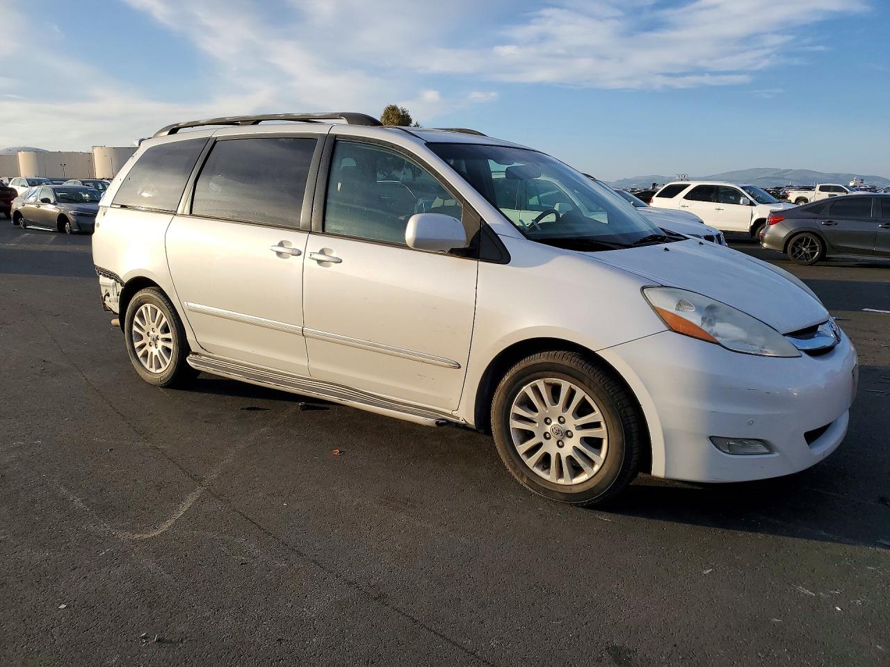 2008 TOYOTA SIENNA XLE photo 13
