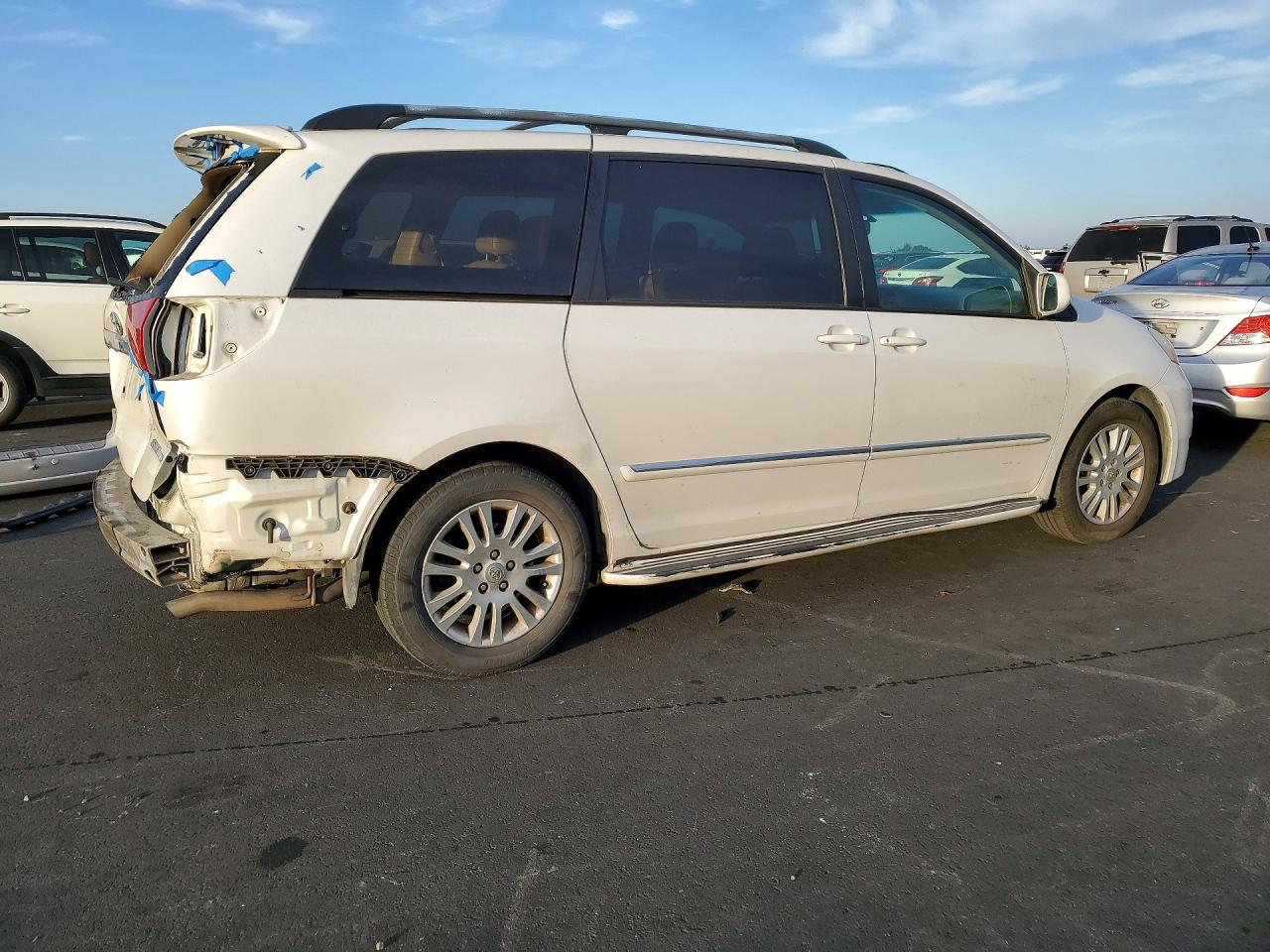 2008 TOYOTA SIENNA XLE photo 9