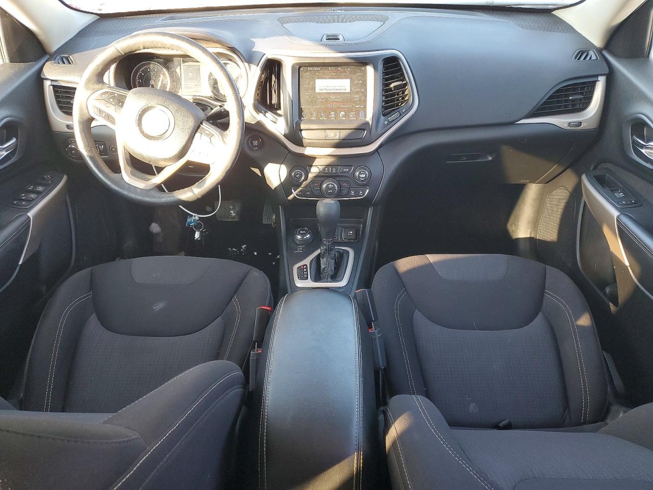 2017 JEEP CHEROKEE LATITUDE photo 8