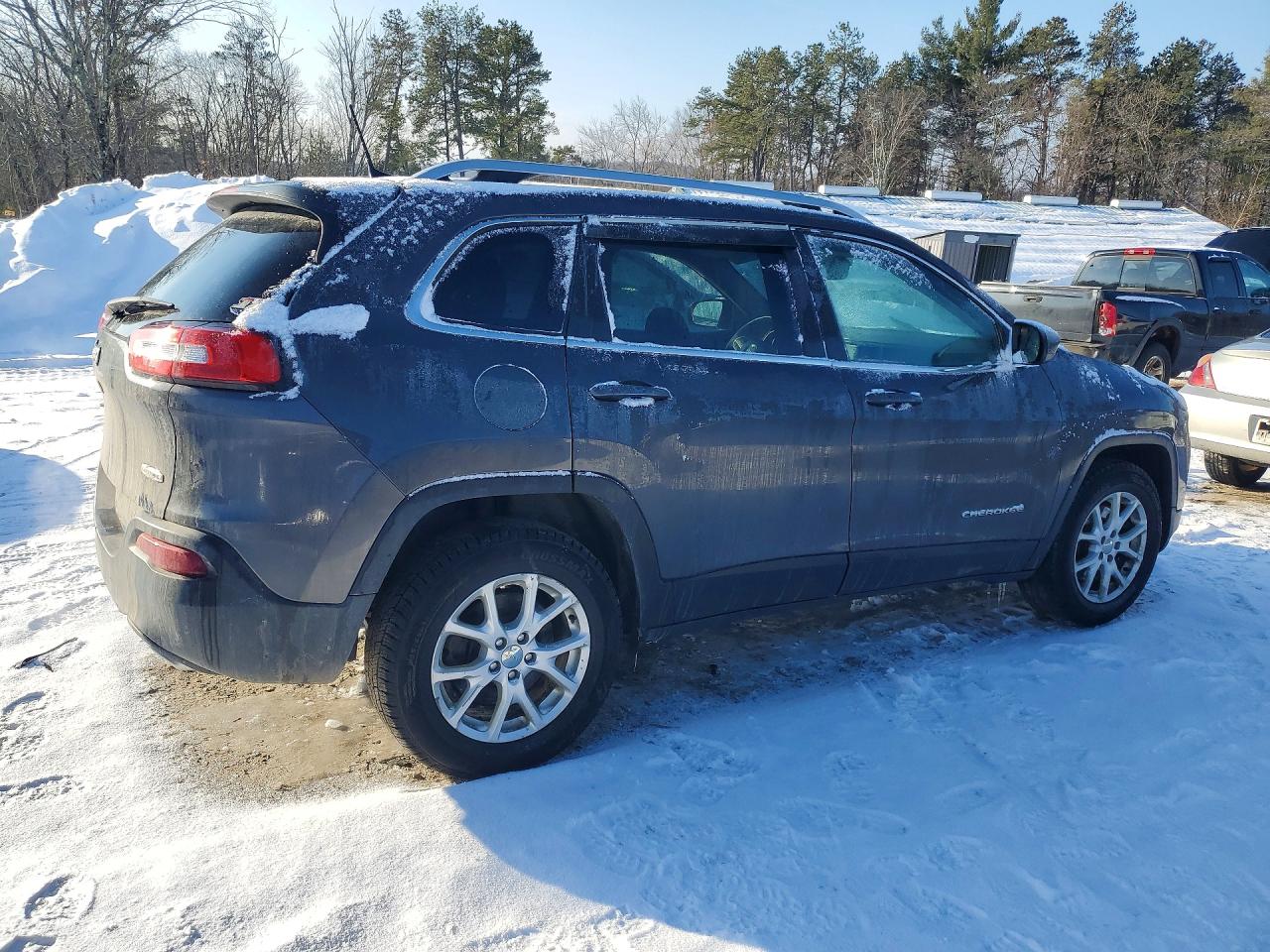 2017 JEEP CHEROKEE LATITUDE photo 3