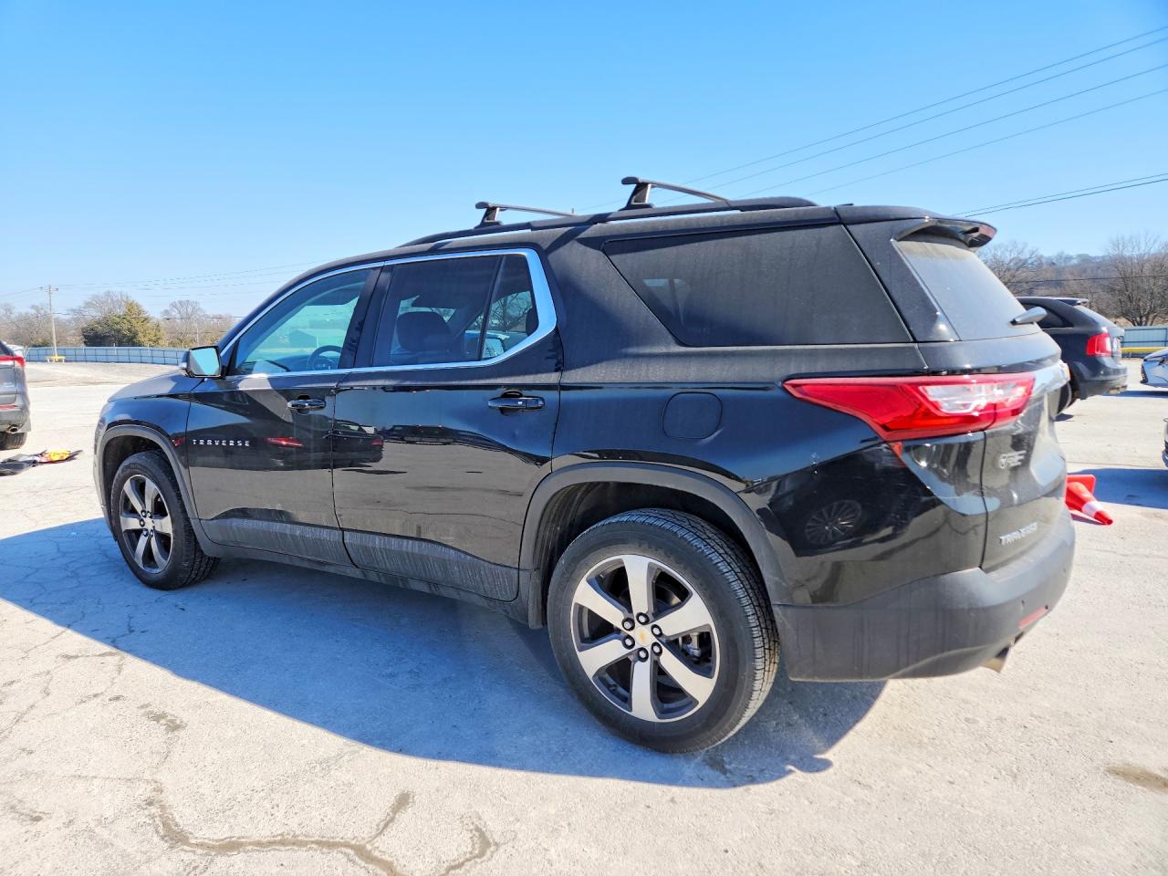 2019 CHEVROLET TRAVERSE LT photo 3