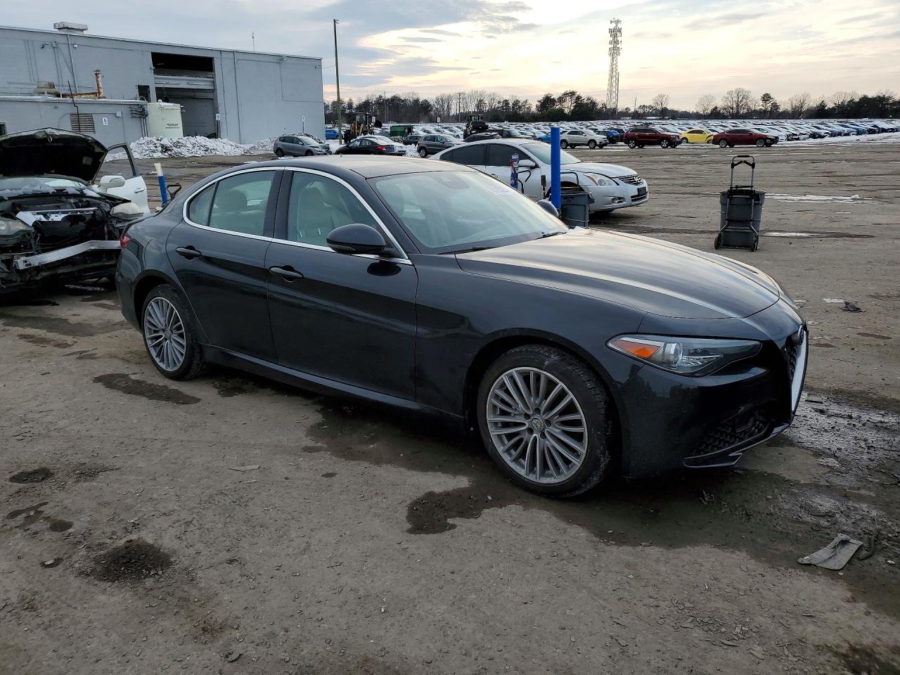 2018 ALFA ROMEO GIULIA TI Q4 photo 4