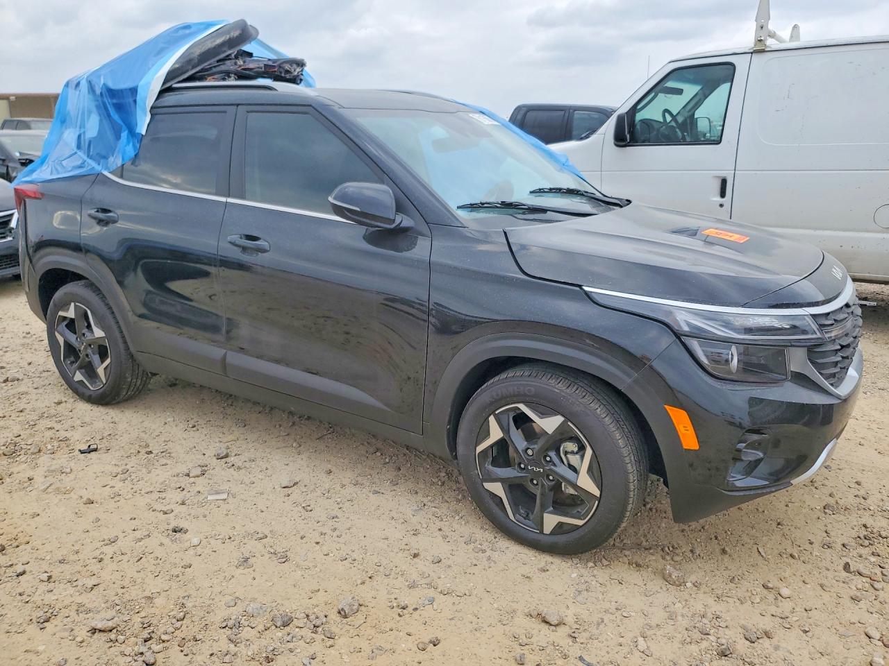 2025 KIA SELTOS EX photo 10