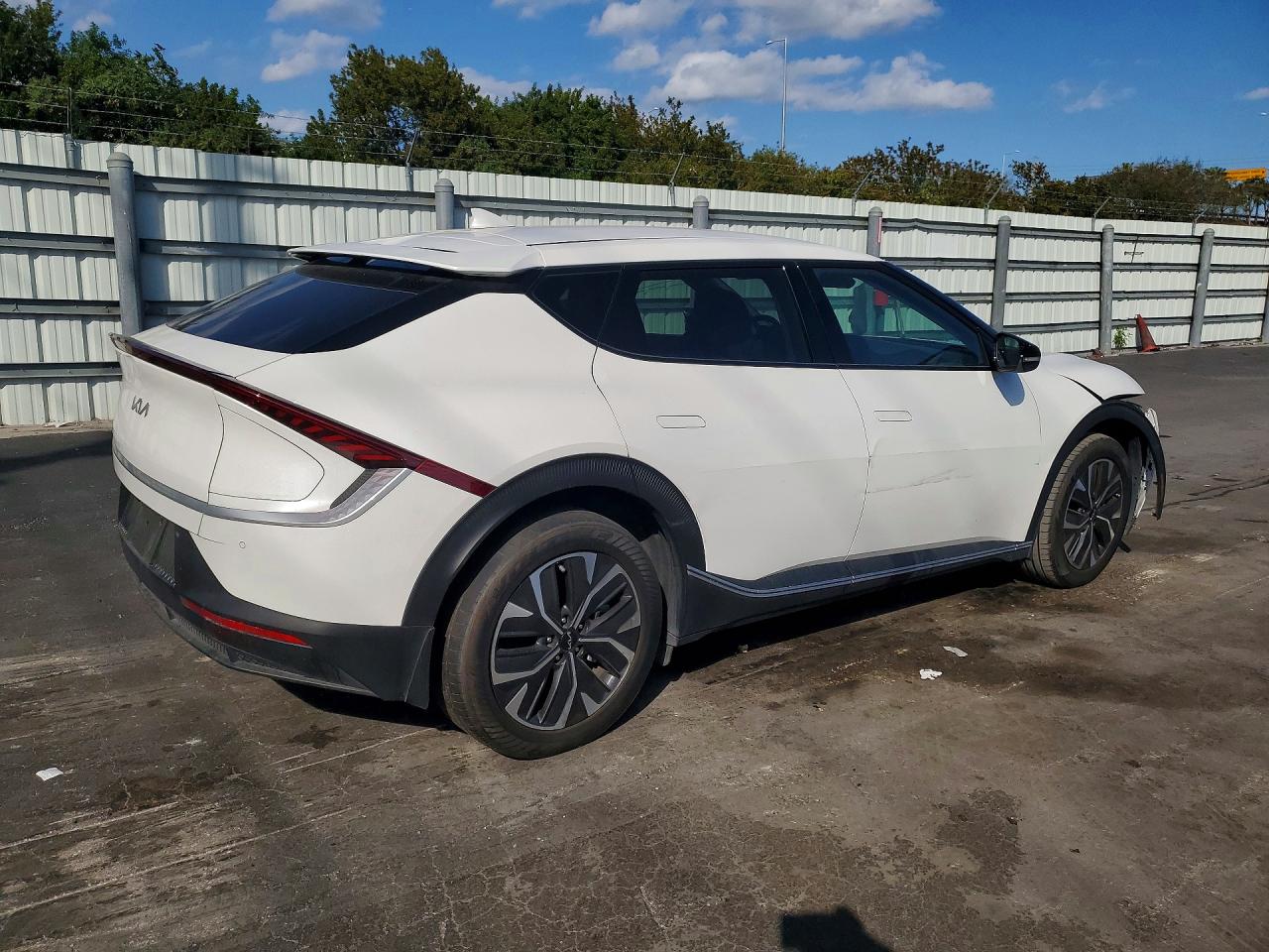 2024 KIA EV6 LIGHT LONG RANGE photo 5