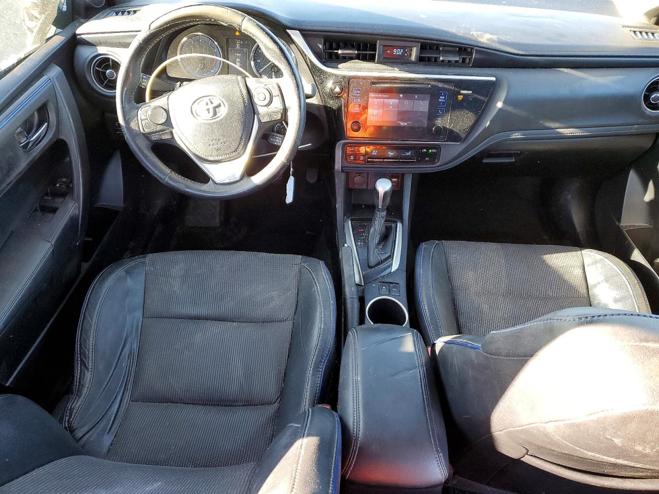 2017 TOYOTA COROLLA L photo 8