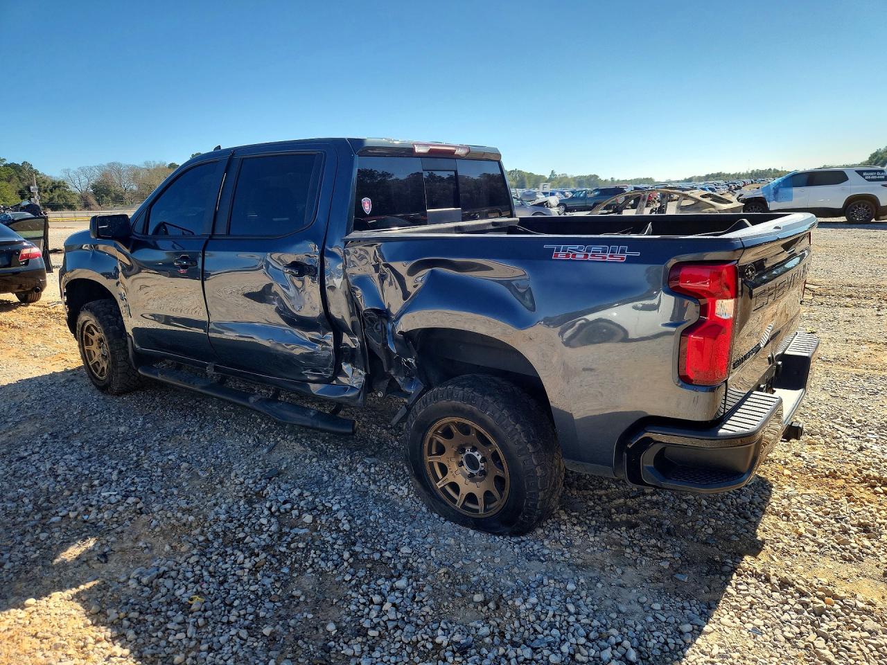 2021 CHEVROLET SILVERADO K1500 LT TRAIL BOSS photo 3
