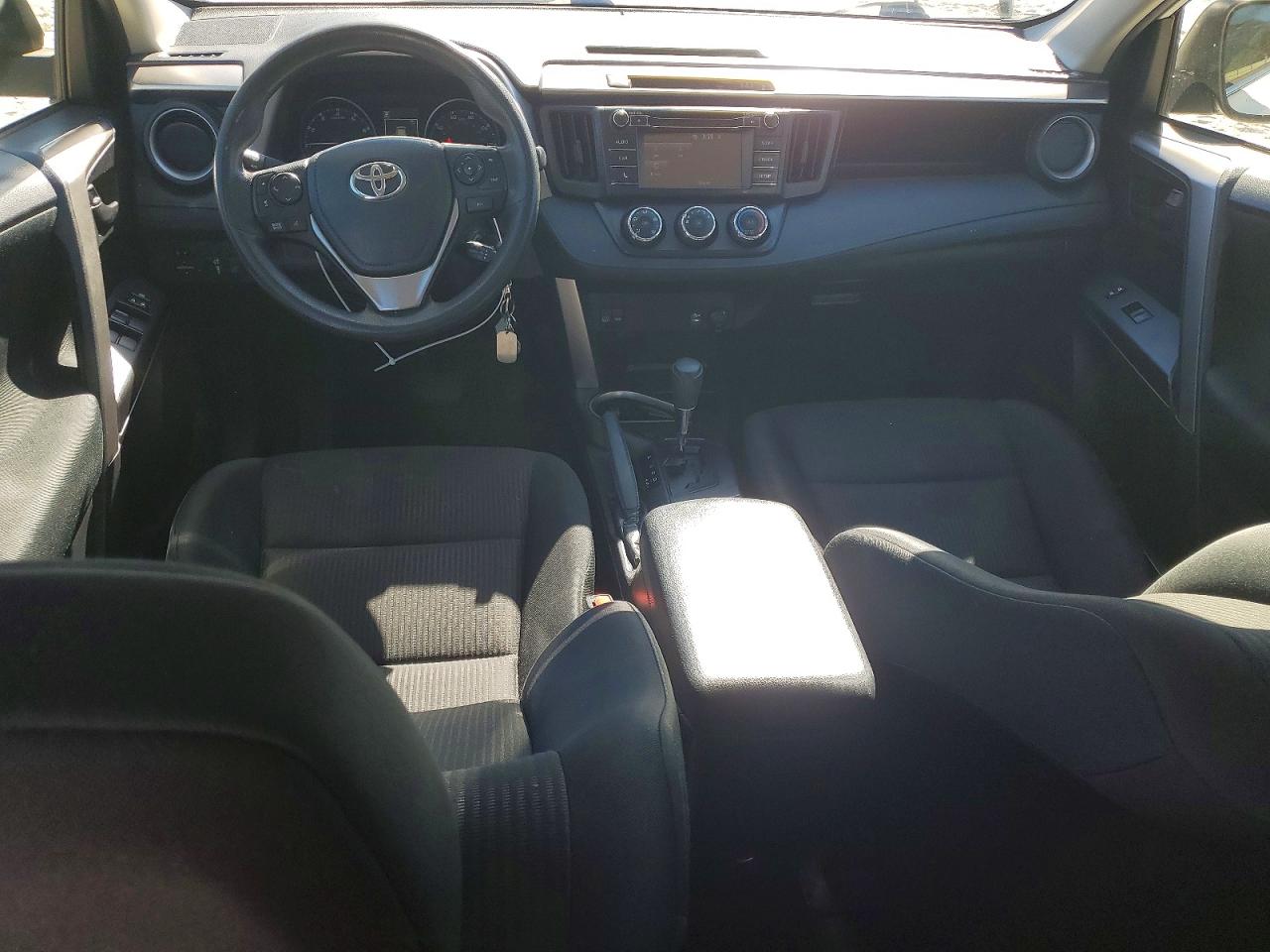 2017 TOYOTA RAV4 LE photo 8