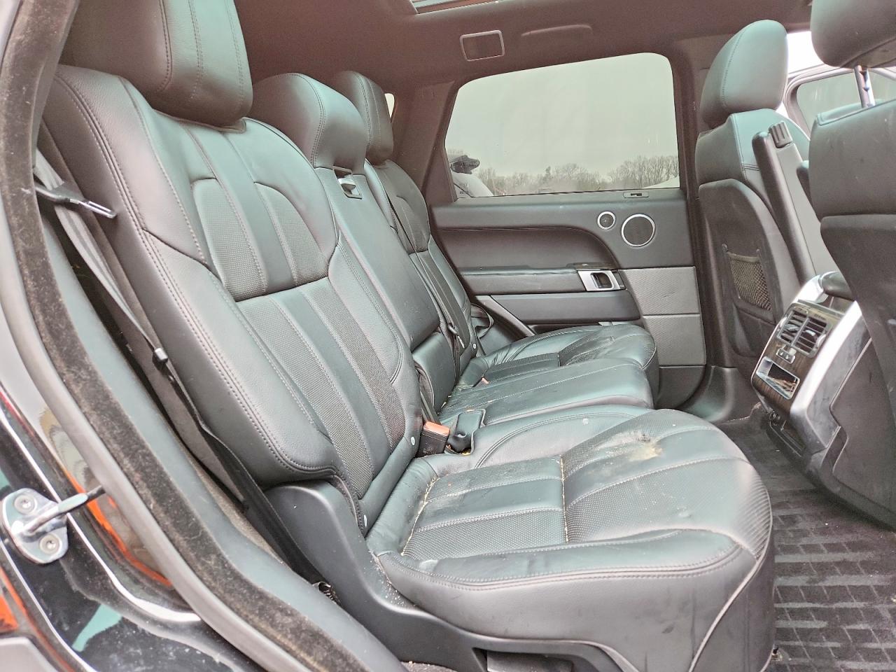 2016 LAND ROVER RANGE ROVER SPORT SE photo 31
