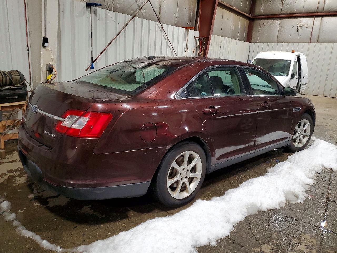 2010 FORD TAURUS SEL photo 5