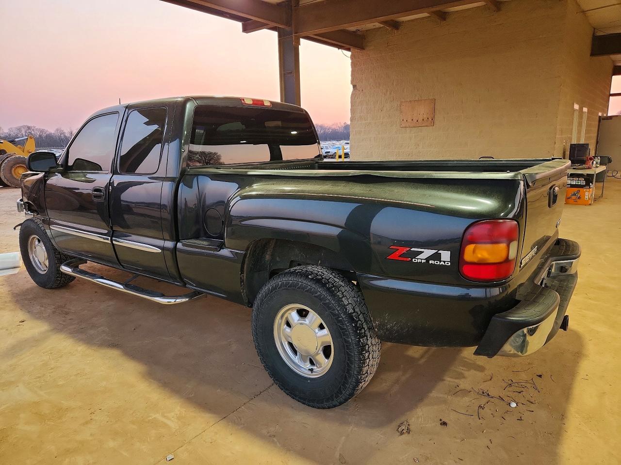 2003 GMC NEW SIERRA K1500 photo 2