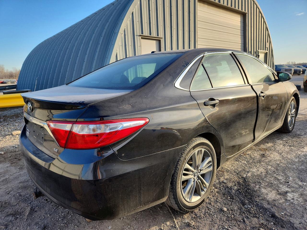 2015 TOYOTA CAMRY LE photo 5