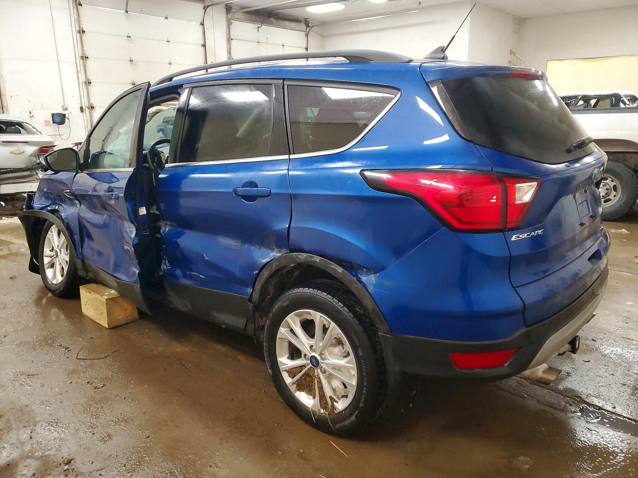 2019 FORD ESCAPE SEL photo 2