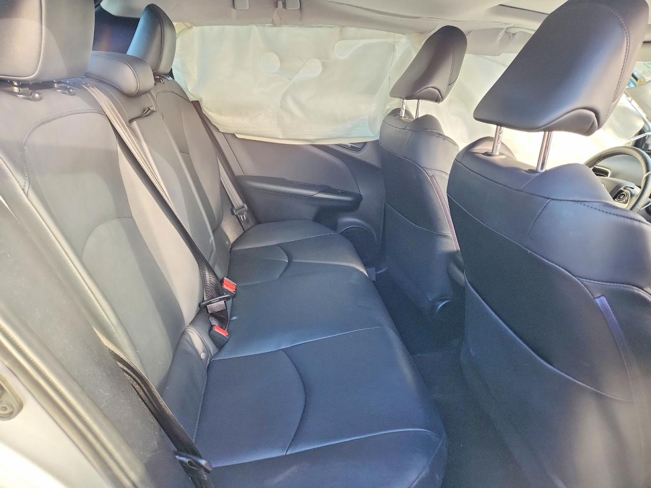 2016 TOYOTA PRIUS photo 19