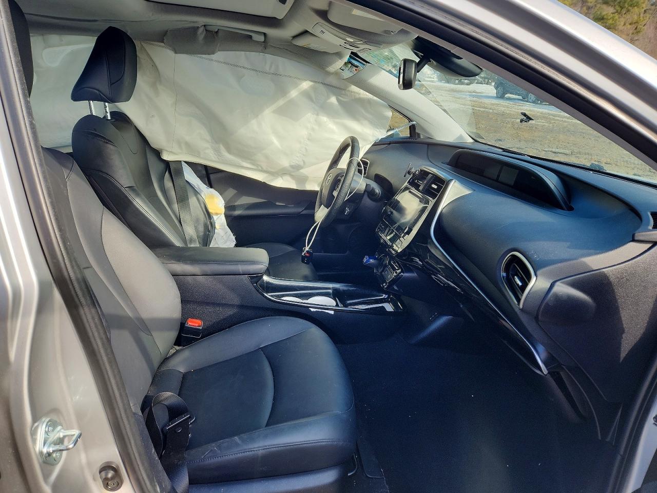 2016 TOYOTA PRIUS photo 13