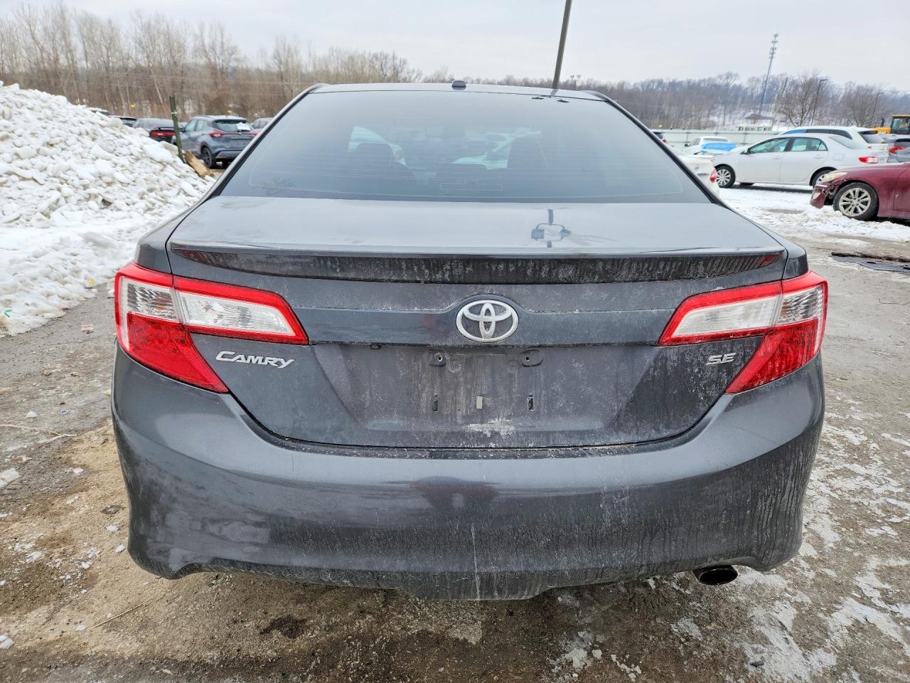2012 TOYOTA CAMRY SE photo 11