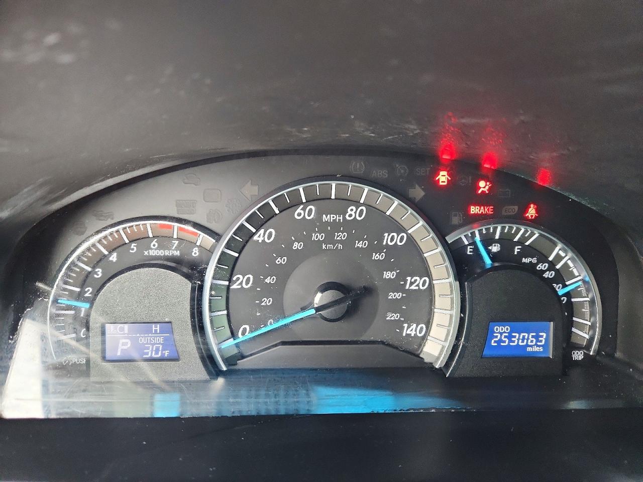 2012 TOYOTA CAMRY SE photo 17