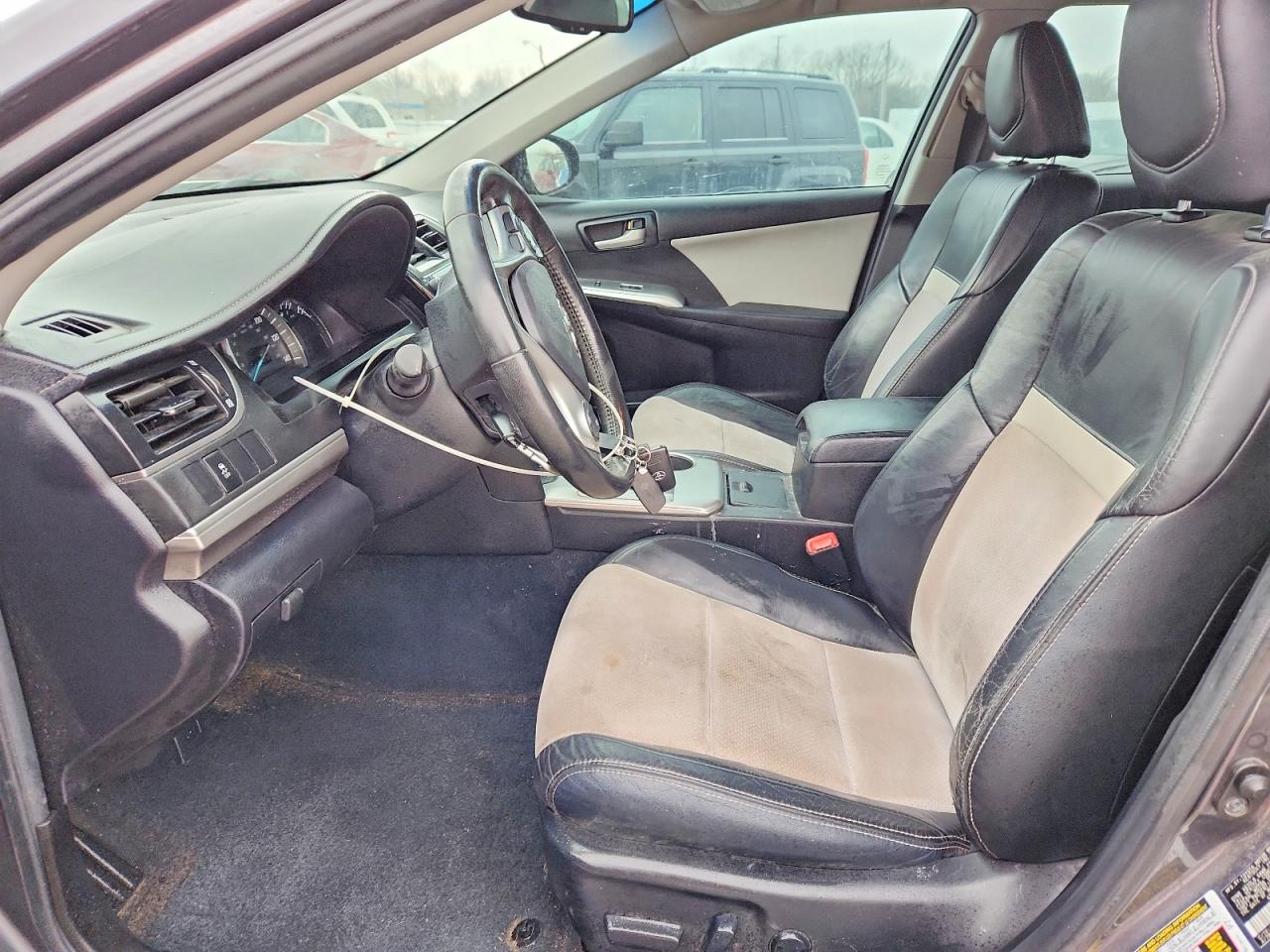 2012 TOYOTA CAMRY SE photo 13