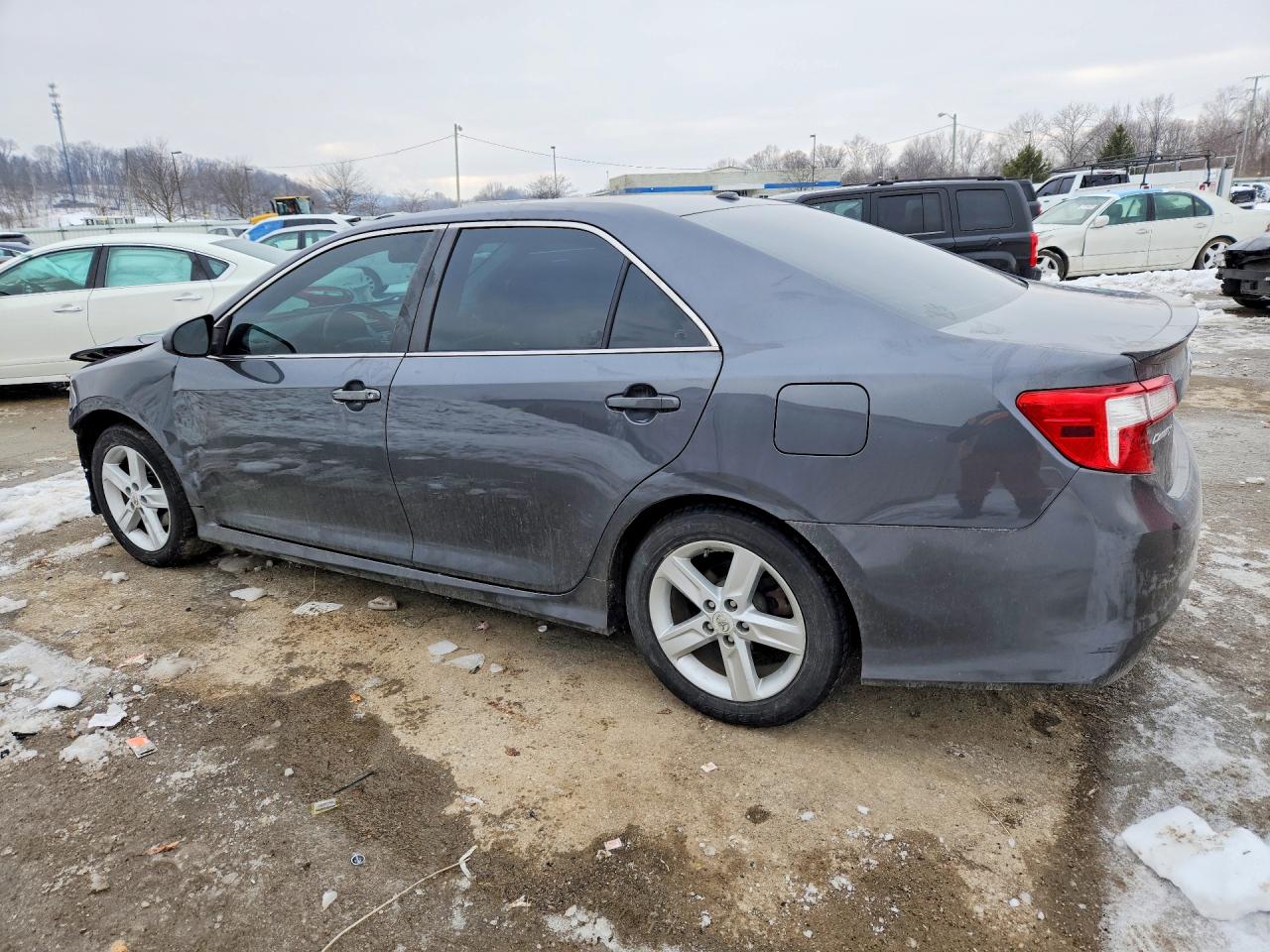 2012 TOYOTA CAMRY SE photo 3