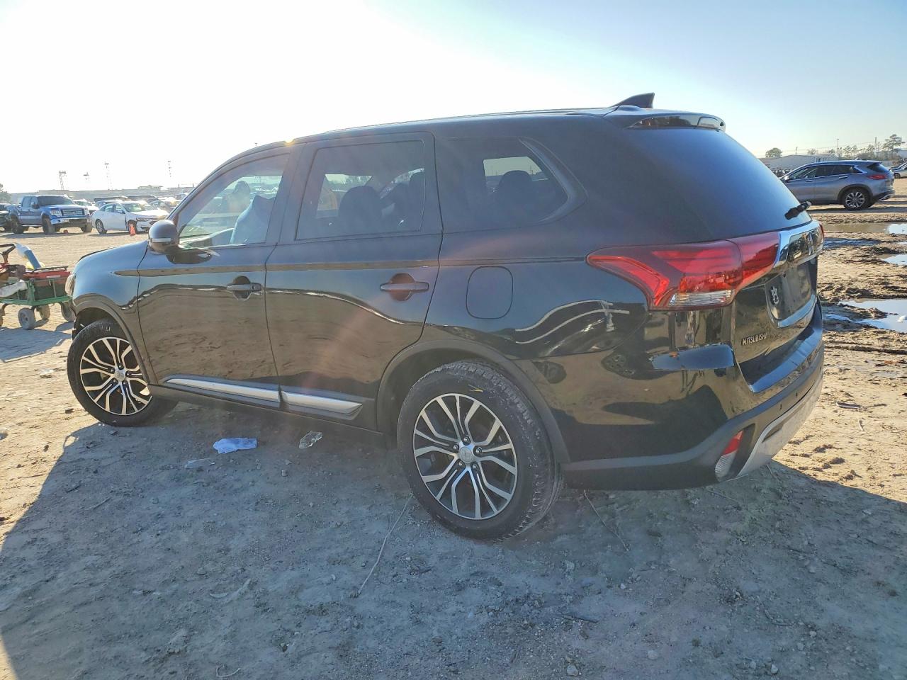 2019 MITSUBISHI OUTLANDER SE photo 3