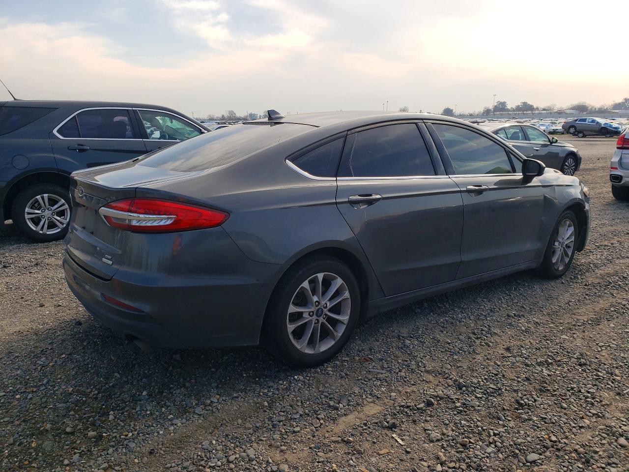2019 FORD FUSION SE photo 5