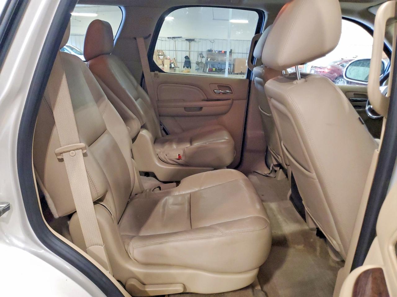 2011 CADILLAC ESCALADE PREMIUM photo 21