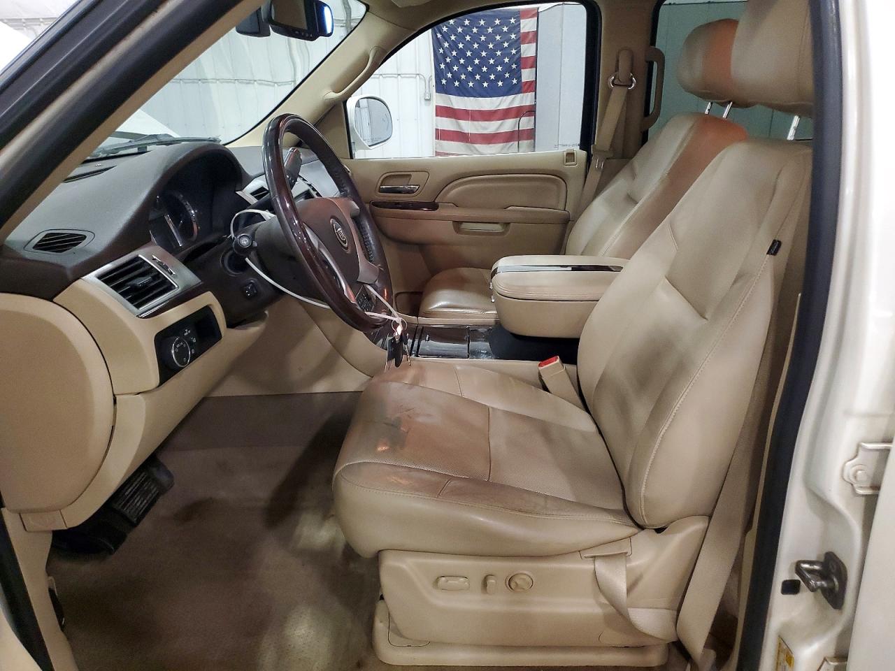 2011 CADILLAC ESCALADE PREMIUM photo 13