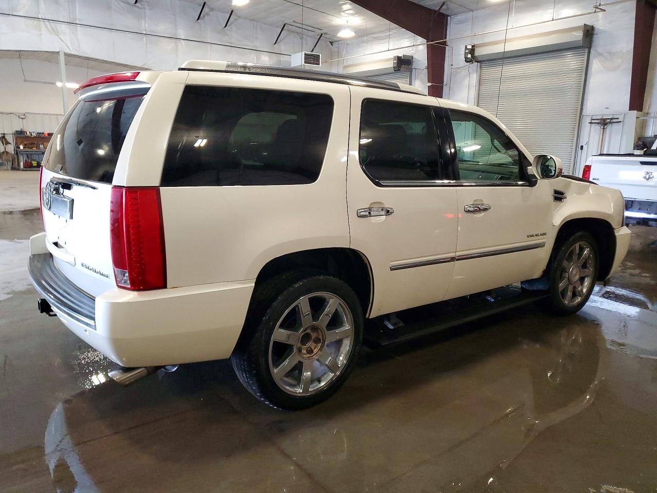 2011 CADILLAC ESCALADE PREMIUM photo 5