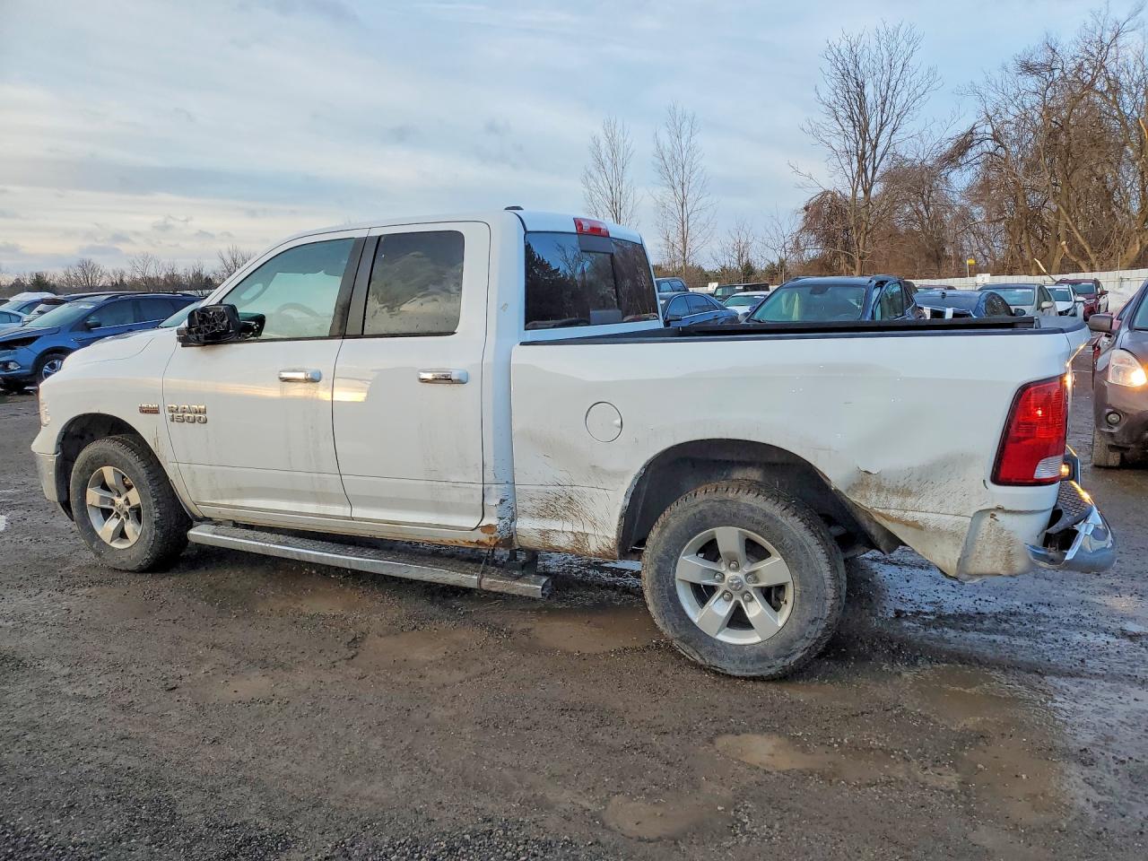2015 RAM 1500 SLT photo 2