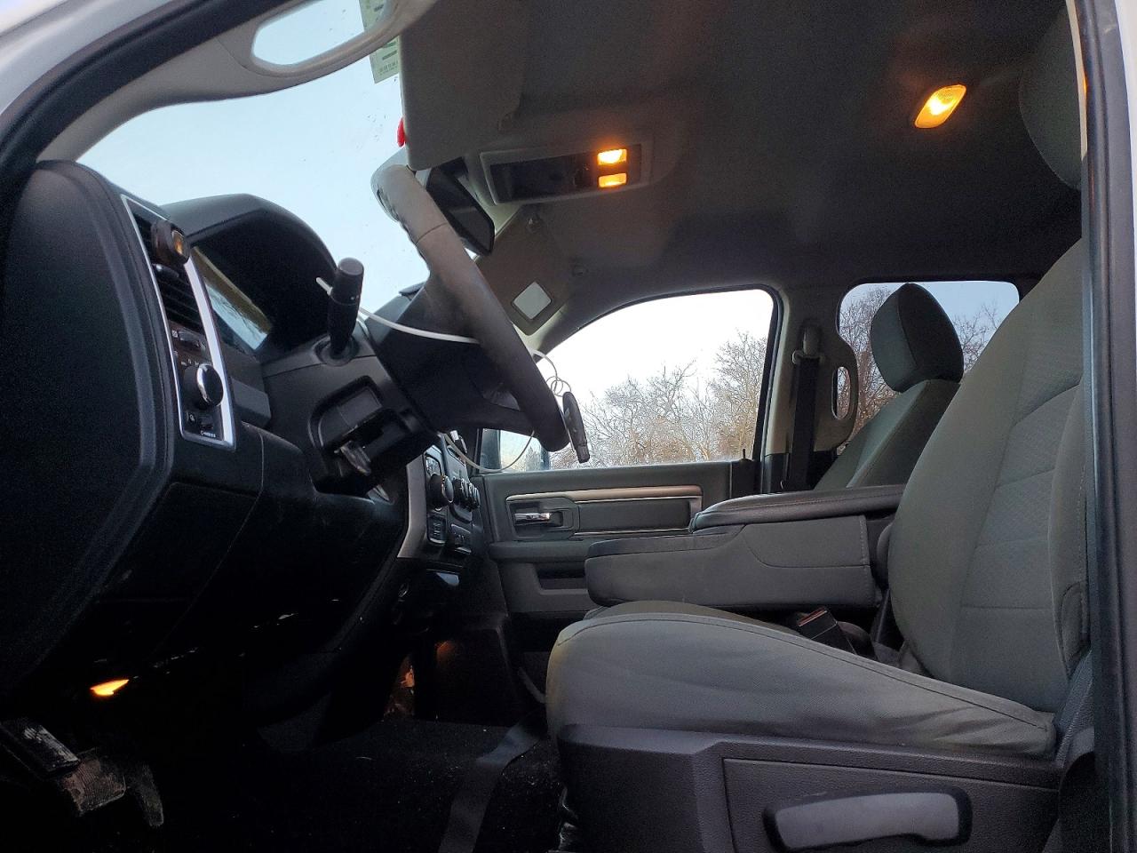 2015 RAM 1500 SLT photo 7