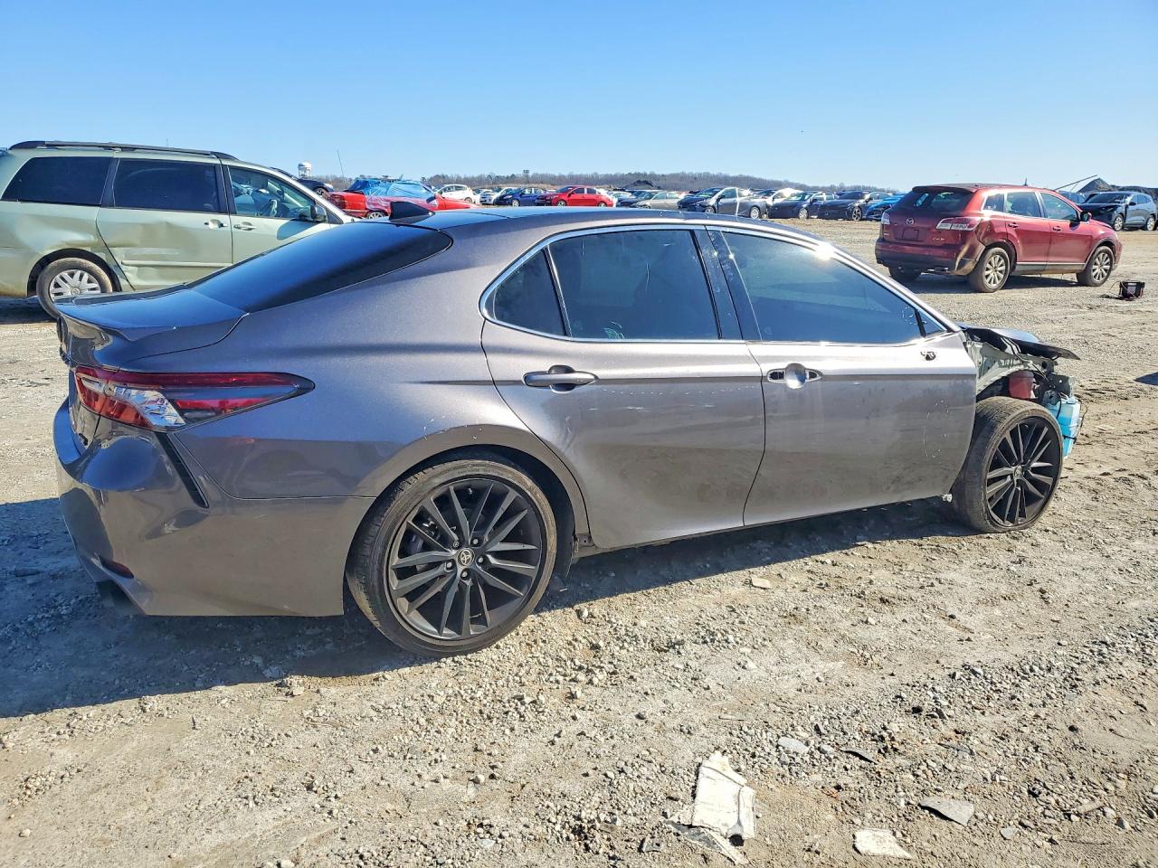 2021 TOYOTA CAMRY XSE photo 3
