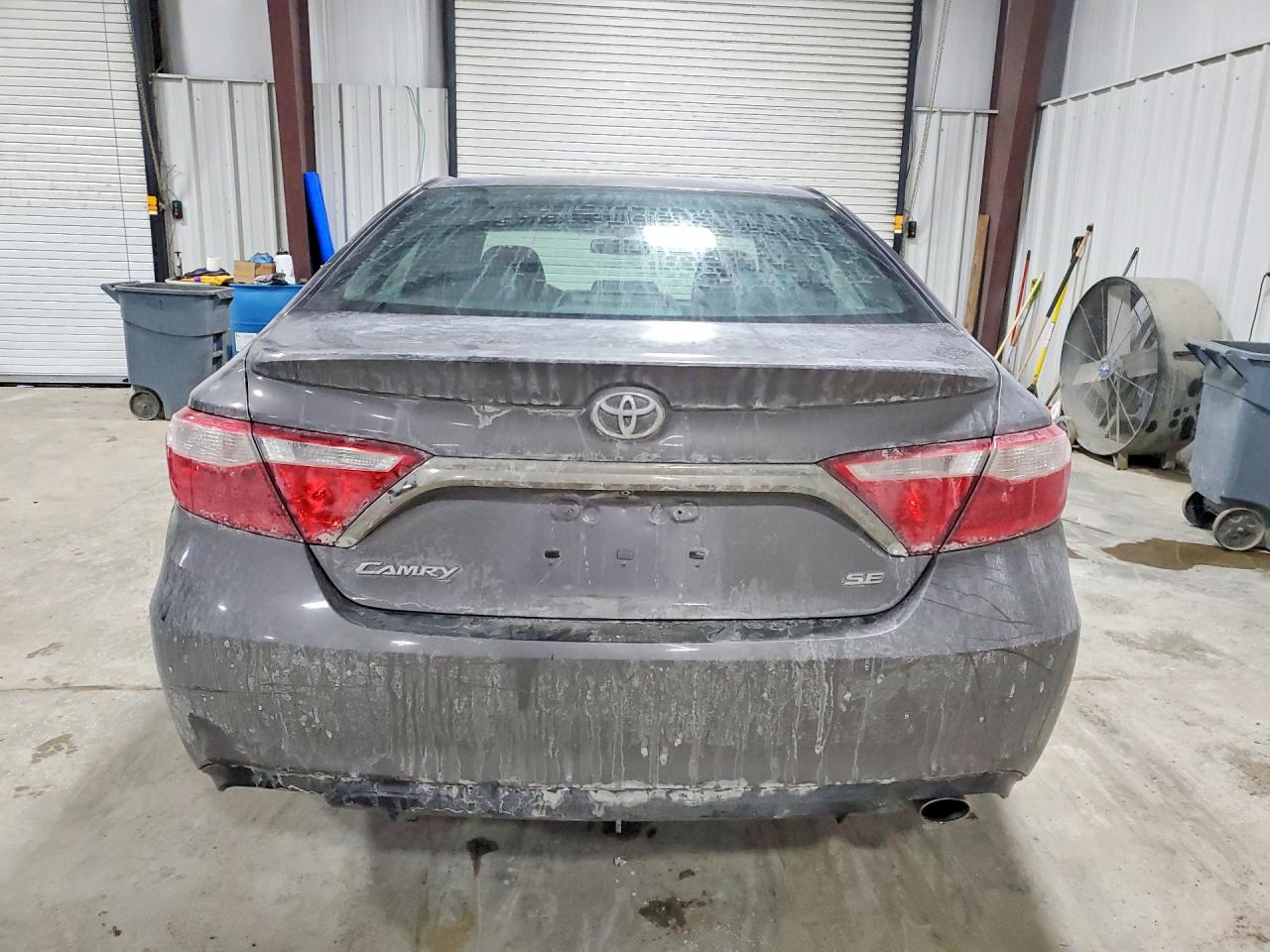 2017 TOYOTA CAMRY SE photo 16