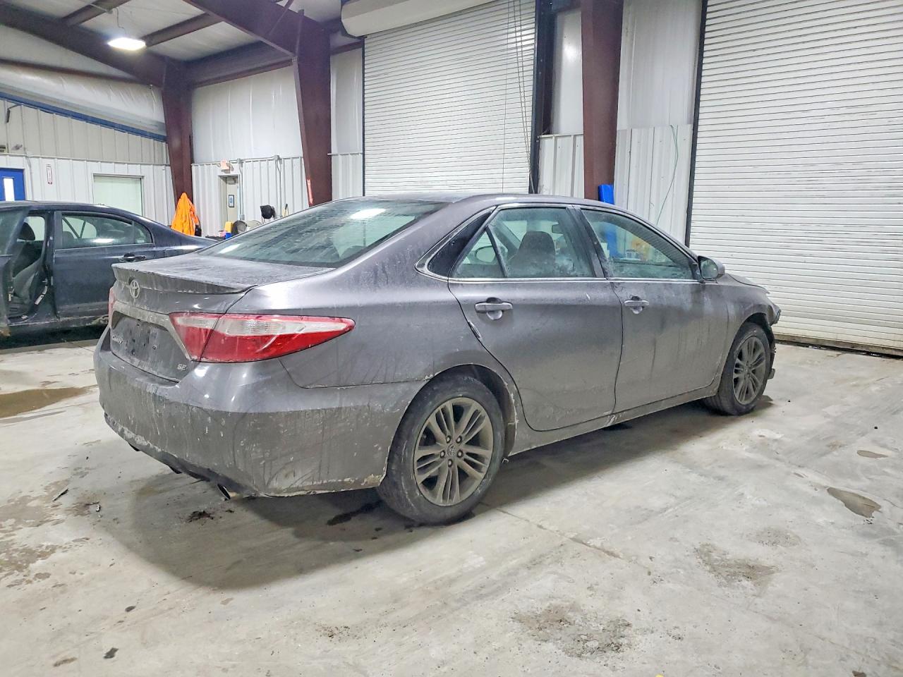 2017 TOYOTA CAMRY SE photo 7
