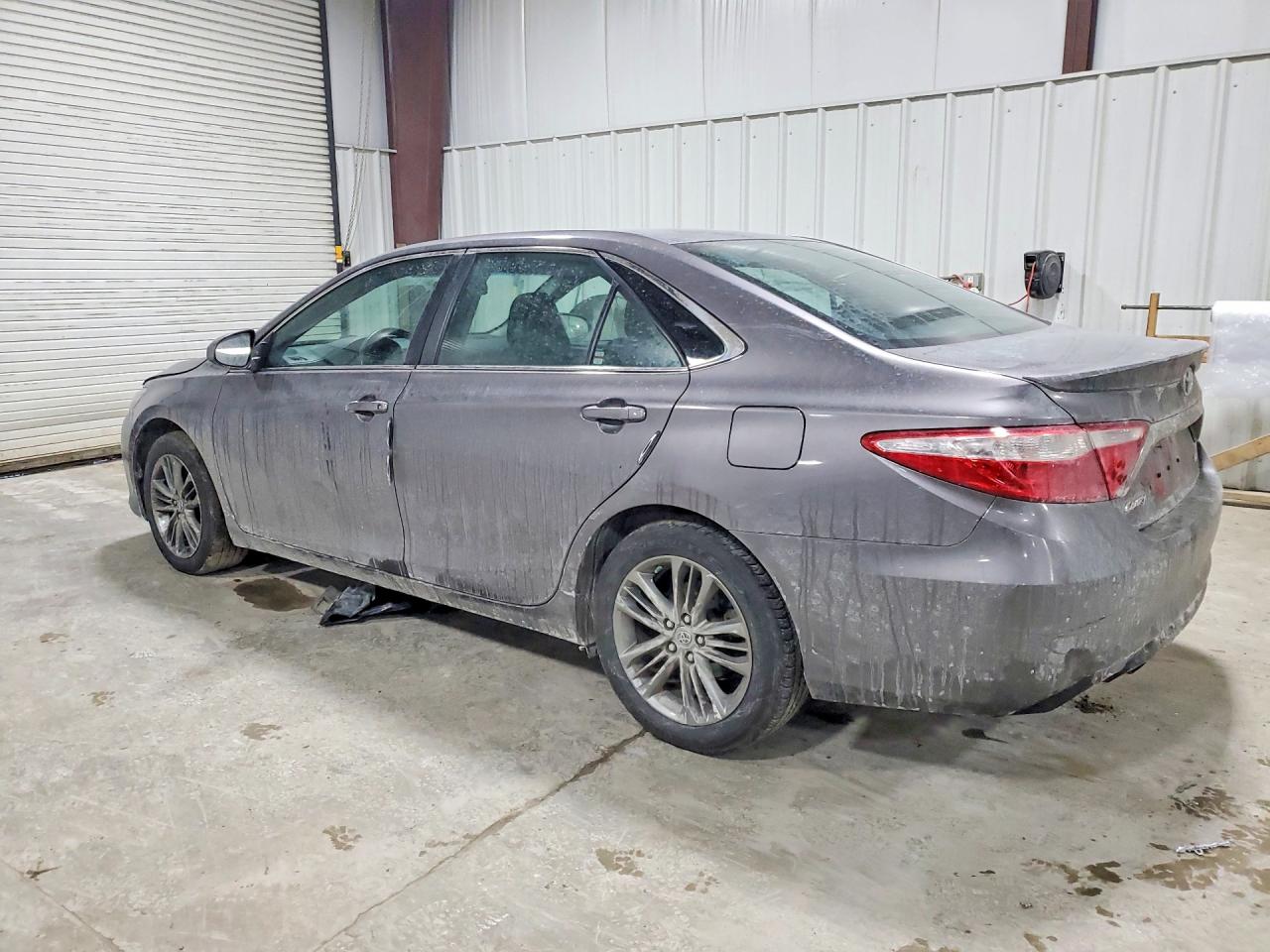 2017 TOYOTA CAMRY SE photo 4