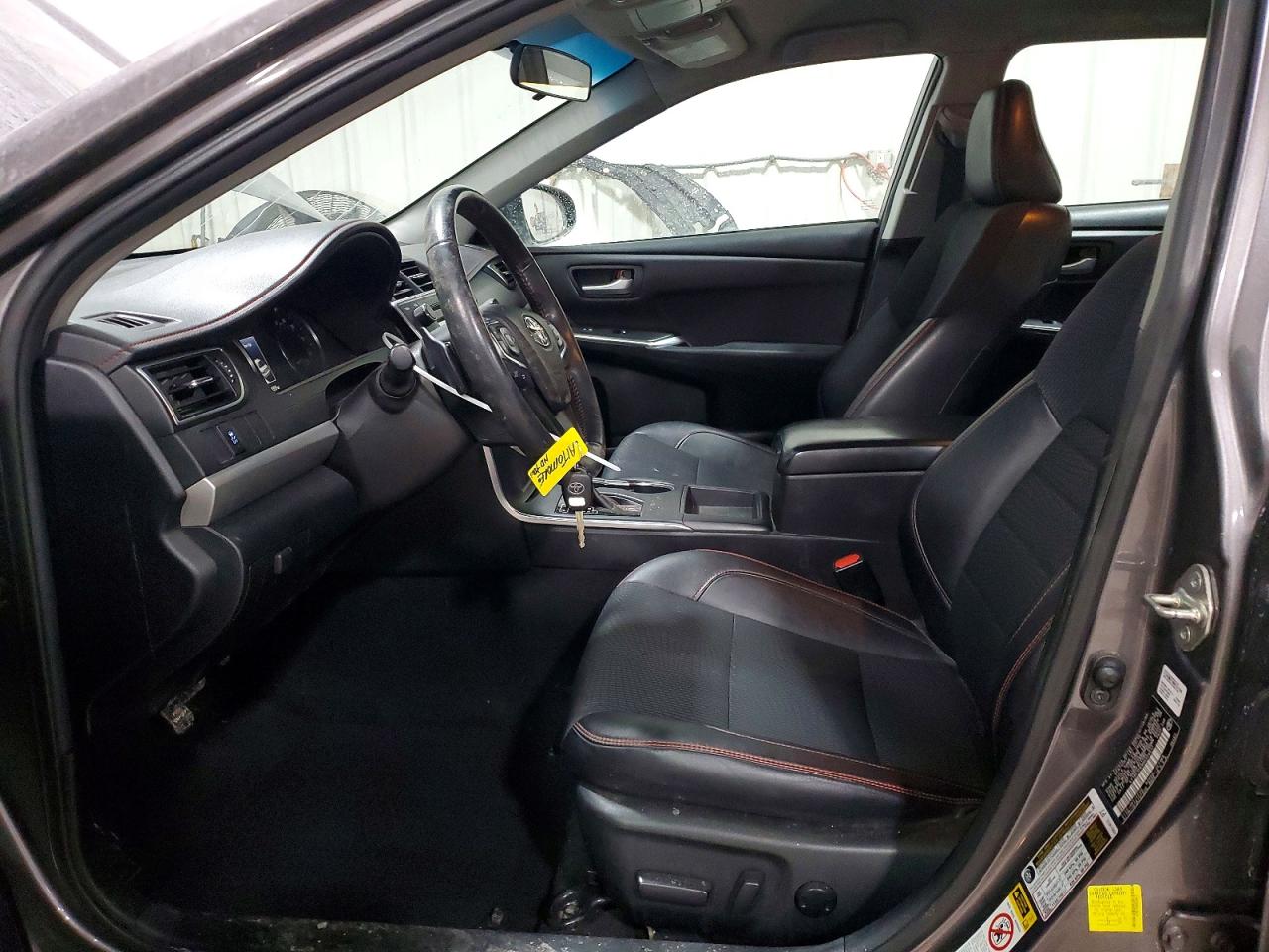2017 TOYOTA CAMRY SE photo 19